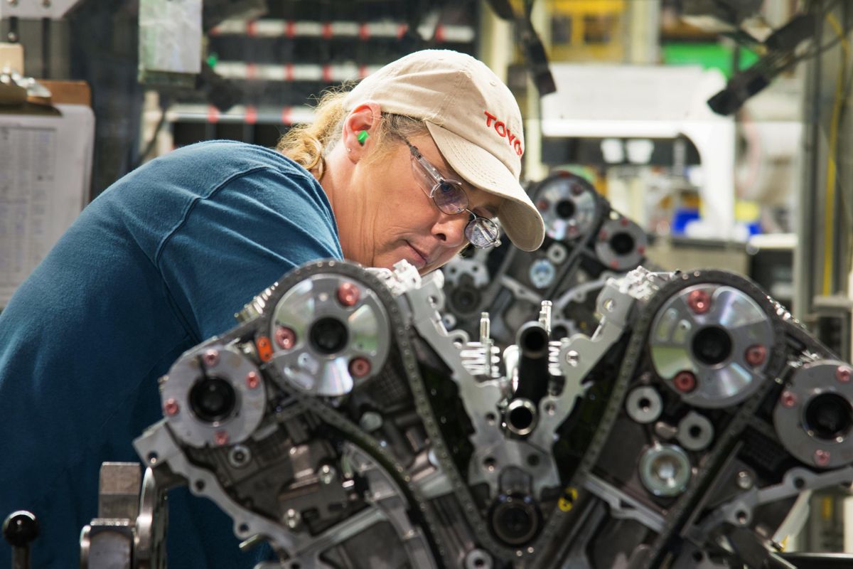 https___blogs-images.forbes.com_dalebuss_files_2019_08_TOYOTA-MANUFACTURING-TPS.jpg